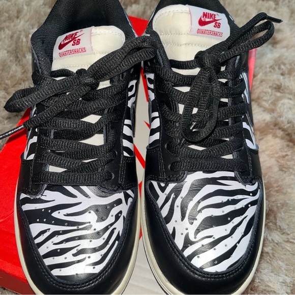 Quatersnacks x Dunk Low SB ‘ Little Debbie’s Zebra Cakes’ - Picture 8 of 11